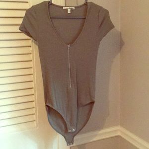 Short sleeve body suit
